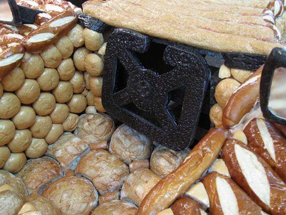 bread9 Life Size F1 Car Made Out of Bread