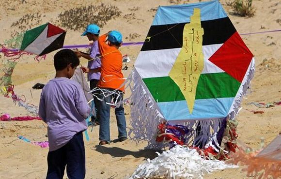 crow4 Children in Gaza attempt to set Guinness world record for kite flying