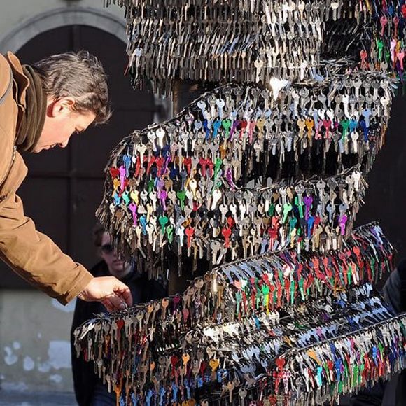 k6 Sculpture Made From Thousands of Keys in Prague