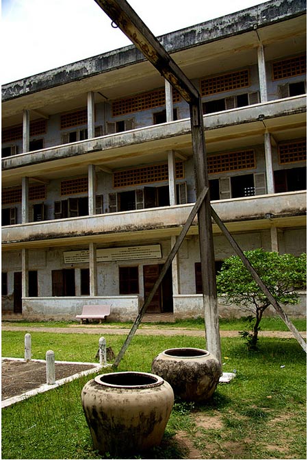 CAMBODGE12a After Genocide abandoned Prison