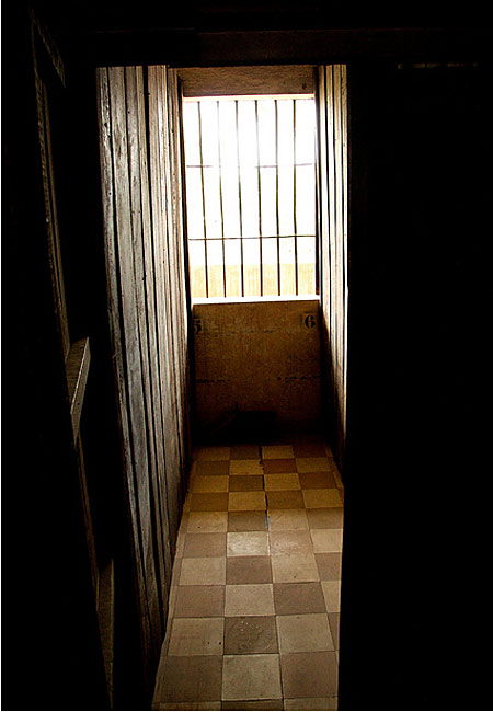 CAMBODGE18a1 After Genocide abandoned Prison