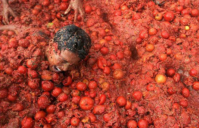 La Tomatina festival 30 Worlds Craziest Festivals