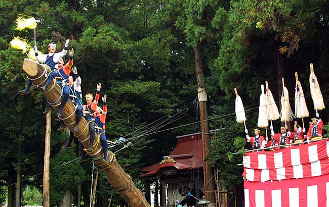 onbashira festival 10 Worlds Craziest Festivals