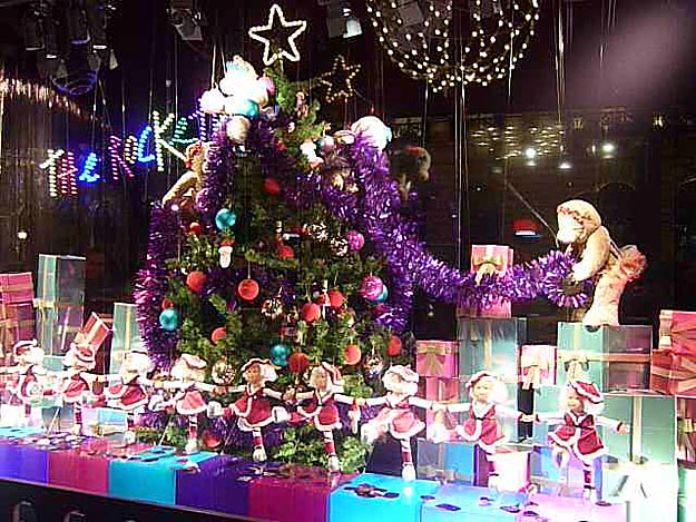 P1020672 Amazing Christmas Shop Windows in Paris