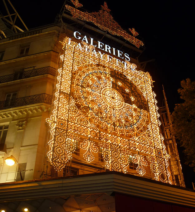 P1020683a Amazing Christmas Shop Windows in Paris