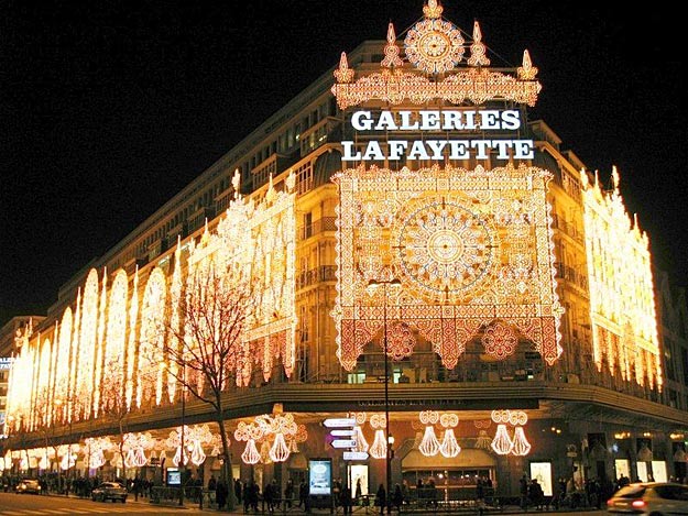 P1020713 Amazing Christmas Shop Windows in Paris